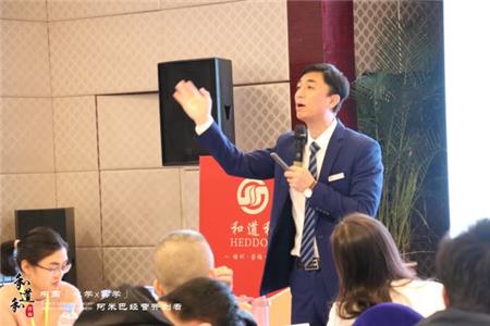 徐老师讲课.jpg 徐老师讲课.jpg